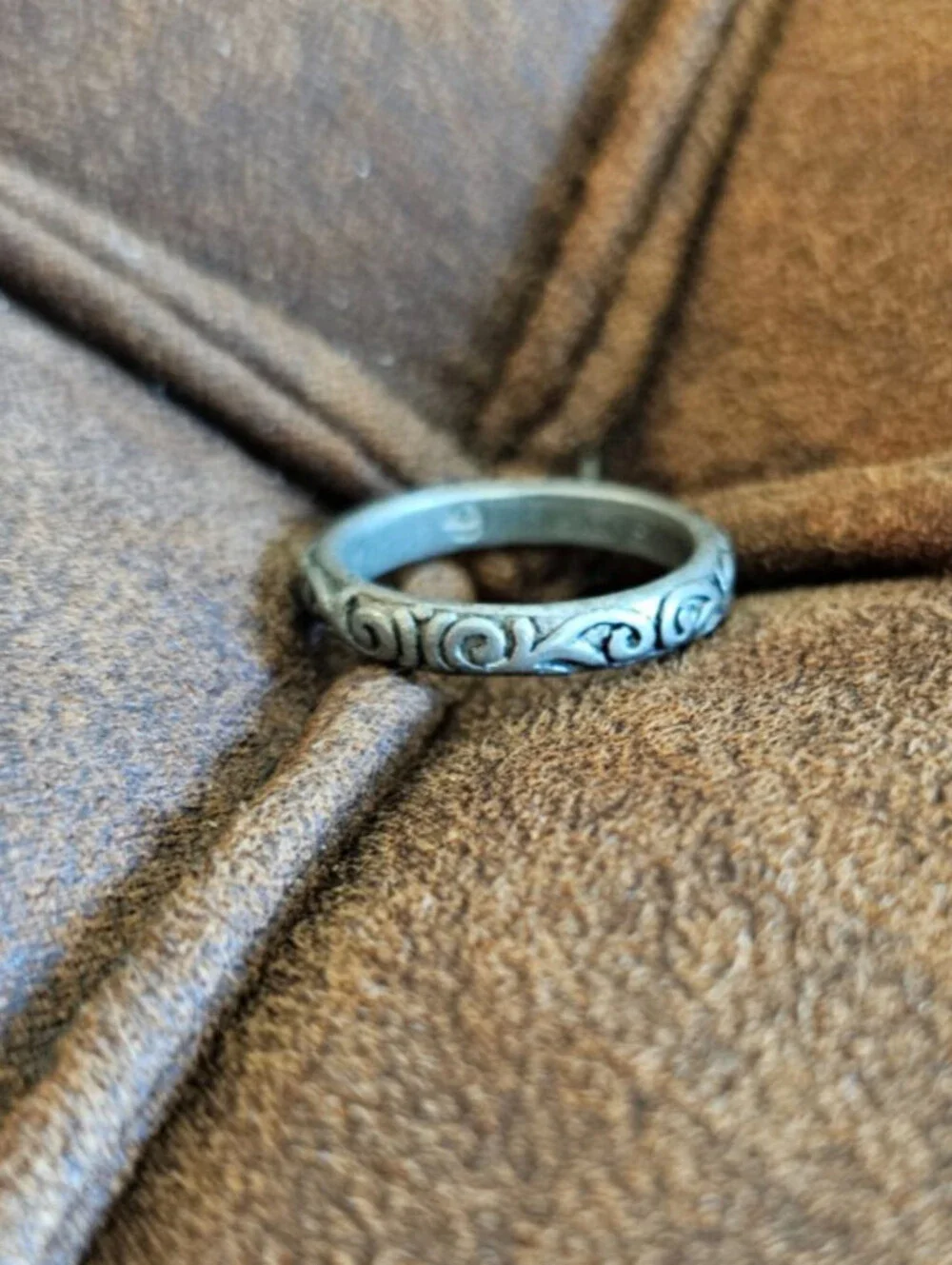 Vintage 1960s Womens Sz 5.5 Dainty Balinese or scrollwork motif Ring Boho